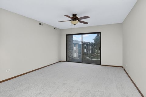 Tiny photo for 13911 Laramie Avenue #122, Crestwood, IL 60418 (MLS # 12585893)