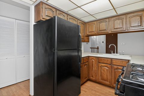 Tiny photo for 13911 Laramie Avenue #122, Crestwood, IL 60418 (MLS # 12585893)