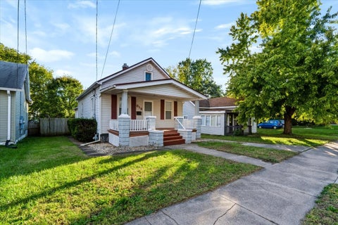 Tiny photo for 812 W Olive Street, Bloomington, IL 61701 (MLS # 12790358)