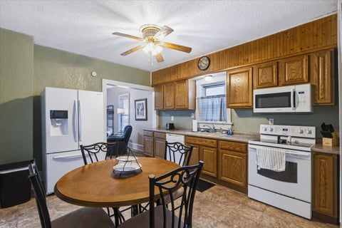 Tiny photo for 812 W Olive Street, Bloomington, IL 61701 (MLS # 12790358)