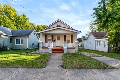 Photo of 812 W Olive Street, Bloomington, IL 61701 (MLS # 12790358)