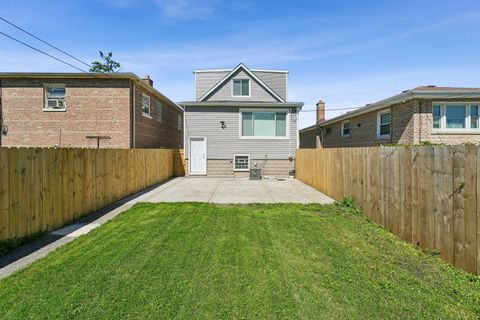 Tiny photo for 9139 S Oglesby Avenue, Chicago, IL 60617 (MLS # 12662513)