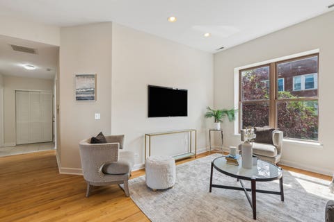 Tiny photo for 3222 W SUNNYSIDE Avenue #2E, Chicago, IL 60625 (MLS # 12743662)