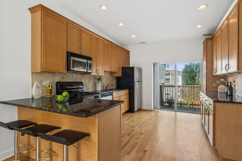 Tiny photo for 3222 W SUNNYSIDE Avenue #2E, Chicago, IL 60625 (MLS # 12743662)