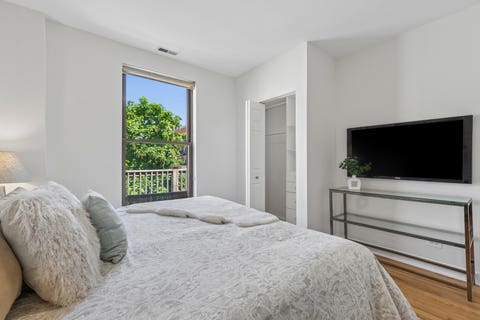 Tiny photo for 3222 W SUNNYSIDE Avenue #2E, Chicago, IL 60625 (MLS # 12743662)