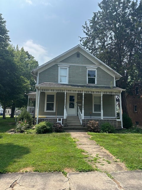 Photo of 207 W Elm Street, Fairbury, IL 61739 (MLS # 12709413)