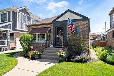 Photo of 7405 N ODELL Avenue, Chicago, IL 60631 (MLS # 12689071)