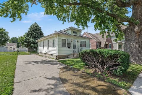 Photo of 1215 Wilcox Street, Joliet, IL 60435 (MLS # 12725240)