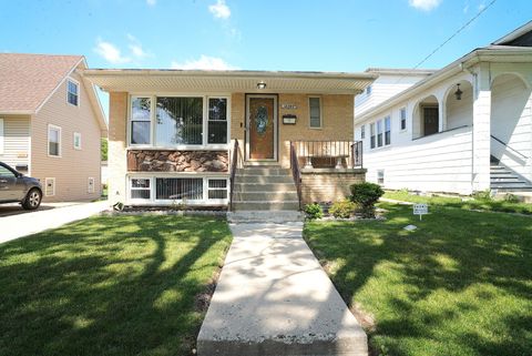Photo of 1428 1/2 N ASHBEL Avenue, Berkeley, IL 60163 (MLS # 12408507)