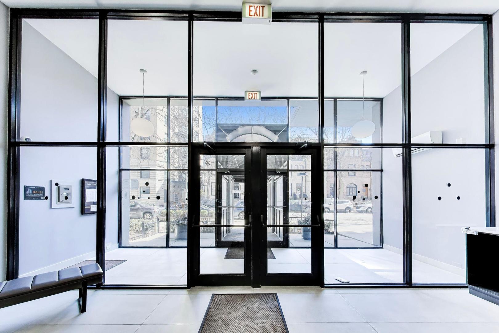 2740 N Pine Grove Avenue 8C