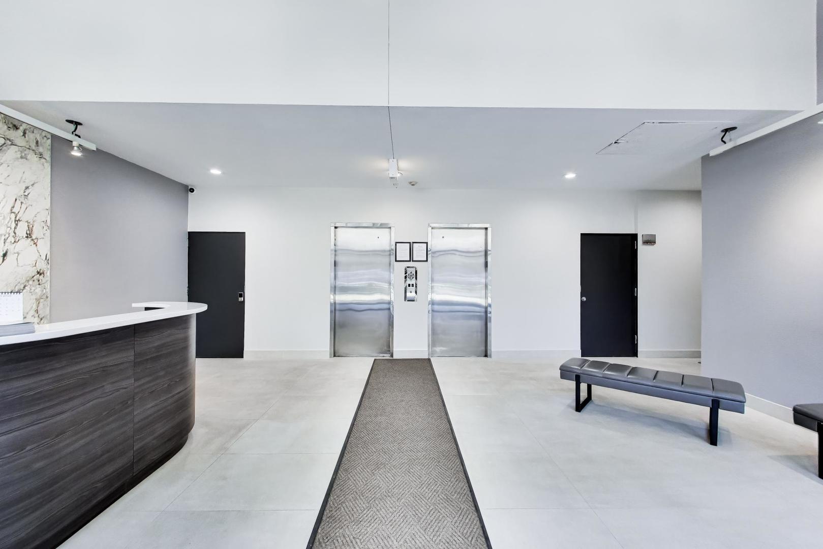 2740 N Pine Grove Avenue 8C