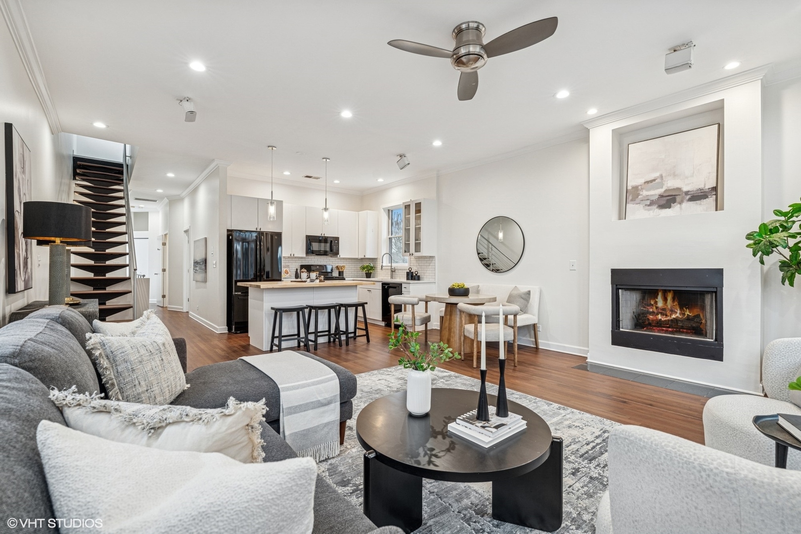814 N Winchester Avenue 3