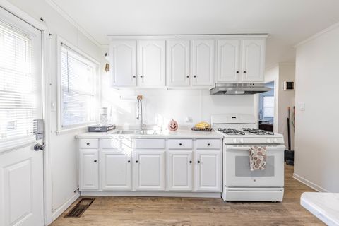 Tiny photo for 9904 S Cicero Avenue, Oak Lawn, IL 60453 (MLS # 12503964)