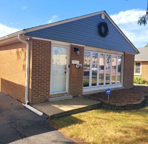 Tiny photo for 9904 S Cicero Avenue, Oak Lawn, IL 60453 (MLS # 12503964)