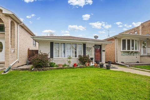 Photo of 7341 W 55th Place, Summit, IL 60501 (MLS # 12631216)