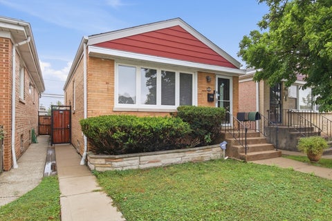 Photo of 6230 W Foster Avenue, Chicago, IL 60630 (MLS # 12761077)