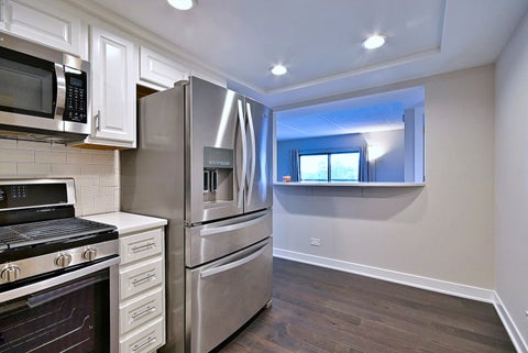Tiny photo for 820 GRACELAND Avenue #505, Des Plaines, IL 60016 (MLS # 12789307)