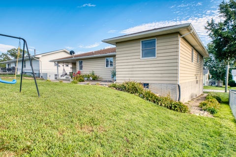 Tiny photo for 919 3rd Avenue, Fulton, IL 61252 (MLS # 12739429)