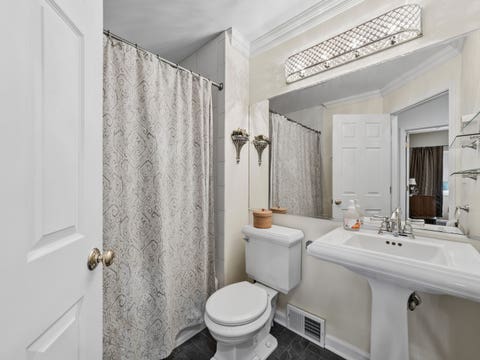 Tiny photo for 819 S Beverly Lane, Arlington Heights, IL 60005 (MLS # 12682664)