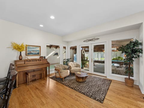 Tiny photo for 819 S Beverly Lane, Arlington Heights, IL 60005 (MLS # 12682664)