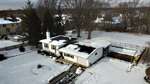 Tiny photo for 4818 Strong Road, Crystal Lake, IL 60014 (MLS # 12531754)