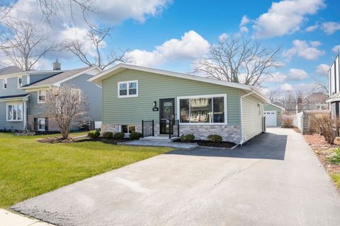 Tiny photo for 646 W Babcock Avenue, Elmhurst, IL 60126 (MLS # 12593924)