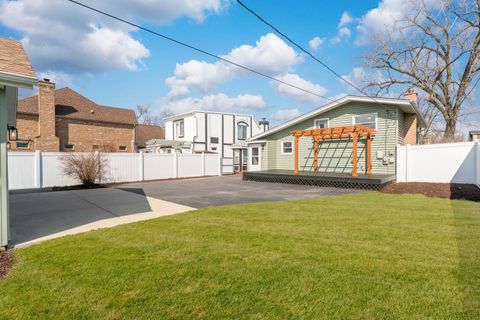 Tiny photo for 646 W Babcock Avenue, Elmhurst, IL 60126 (MLS # 12593924)