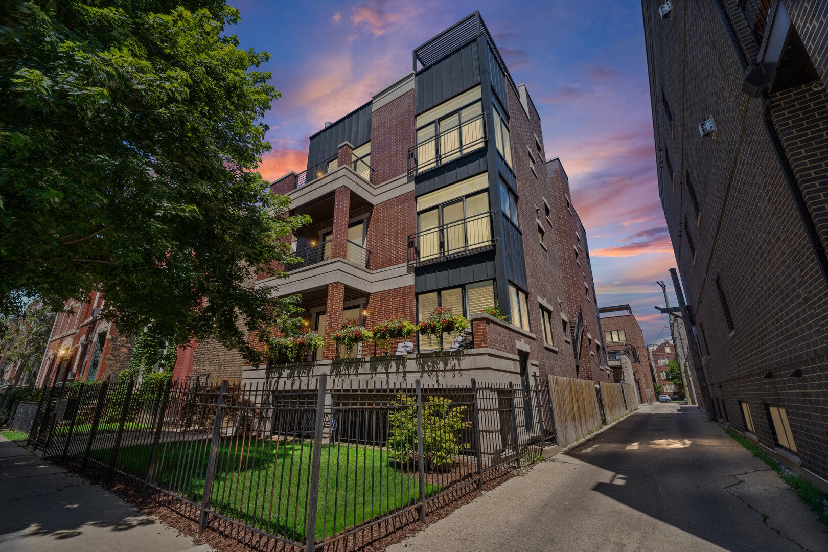 831 N Paulina Street 2E