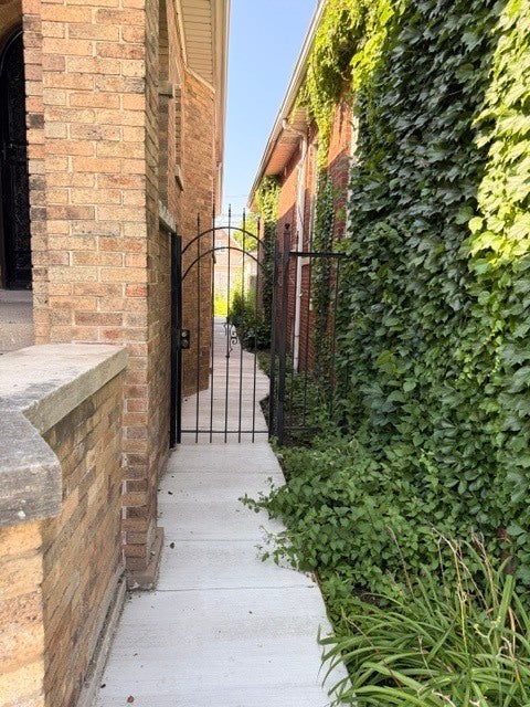 1048 W 92nd Place