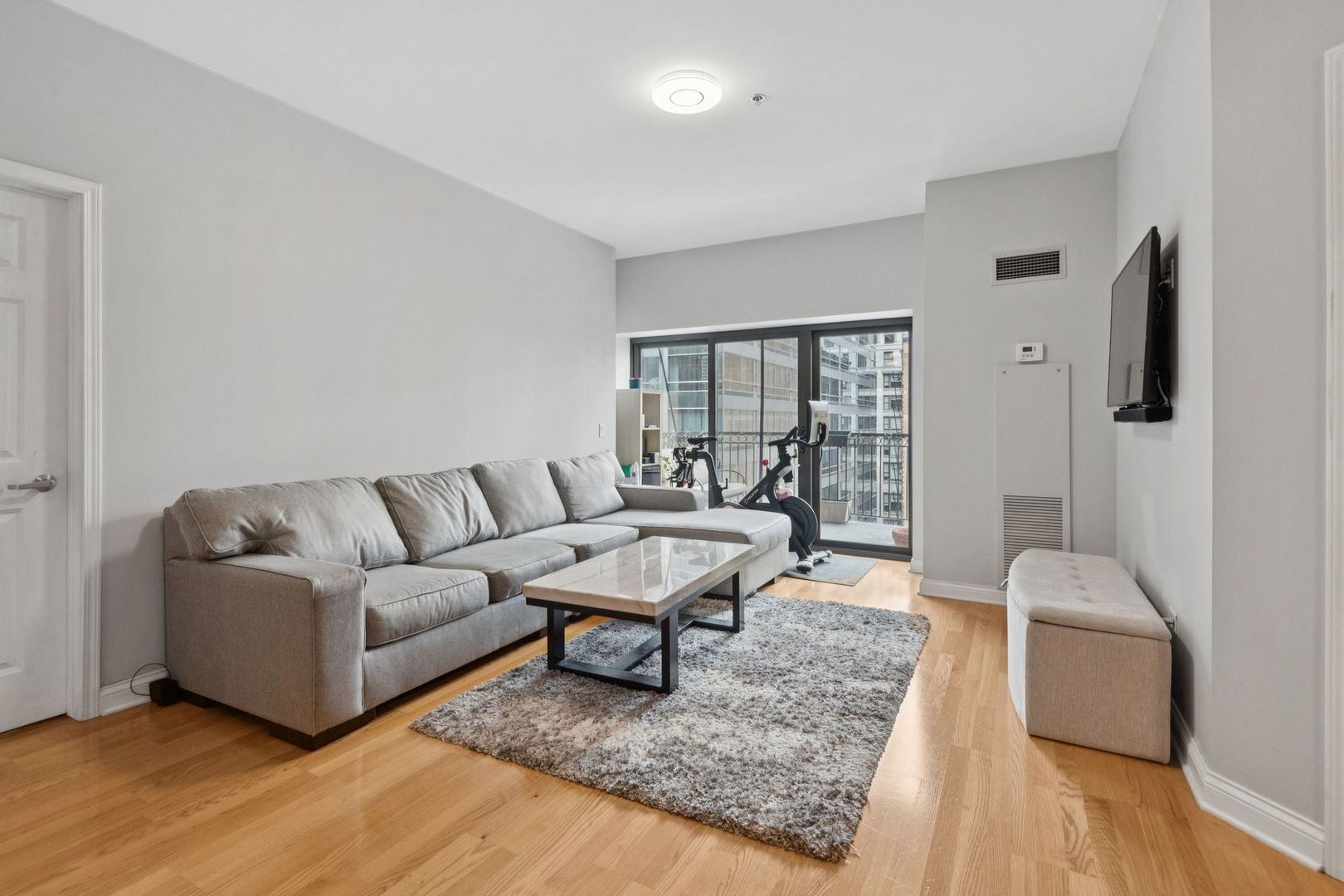 8 W MONROE Street 1209
