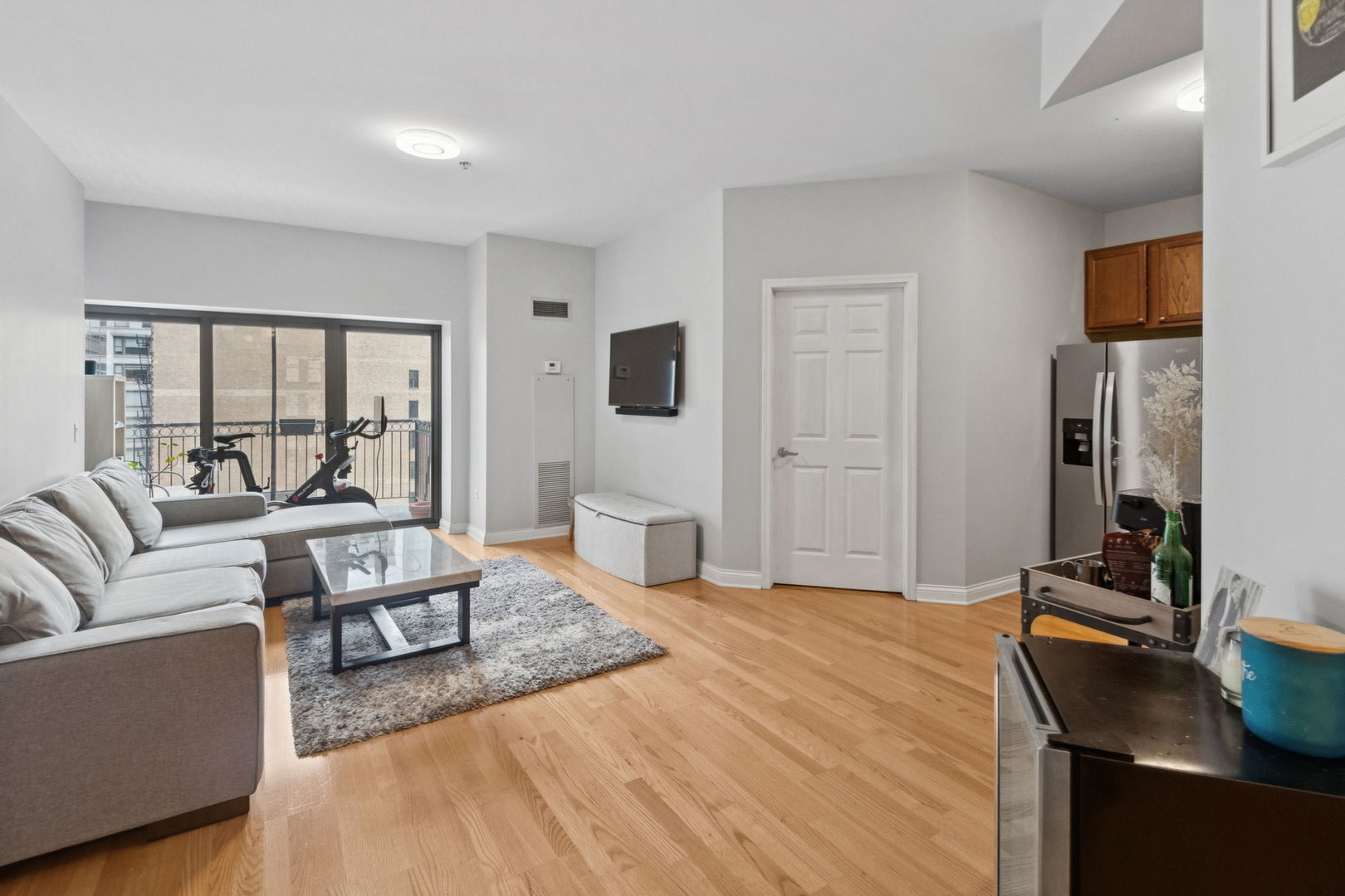 8 W MONROE Street 1209