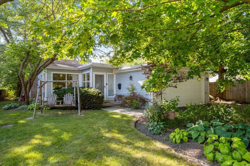 Photo for 298 Leslee Lane, Highland Park, IL 60035 (MLS # 12482048)