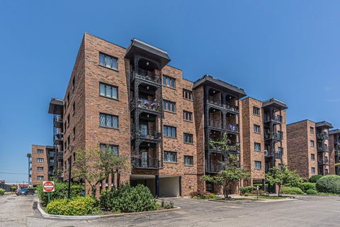 Tiny photo for 9374 Landings Street #402, Des Plaines, IL 60016 (MLS # 12732224)
