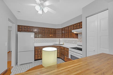 Tiny photo for 9374 Landings Street #402, Des Plaines, IL 60016 (MLS # 12732224)
