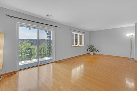 Tiny photo for 9374 Landings Street #402, Des Plaines, IL 60016 (MLS # 12732224)