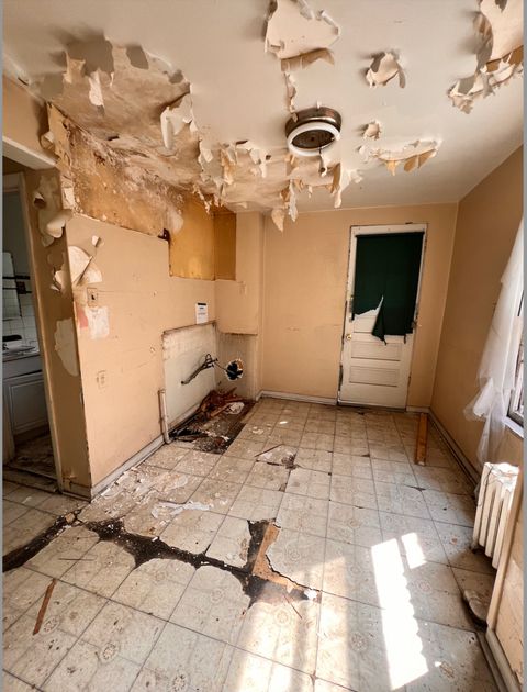 Tiny photo for 6737 S Champlain Avenue, Chicago, IL 60637 (MLS # 12466091)