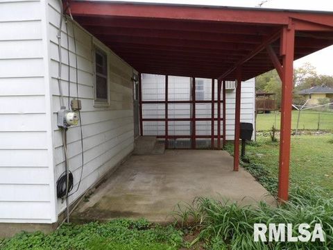 Tiny photo for 1111 ROOSEVELT Street, Harrisburg, IL 62946 (MLS # EB460299)