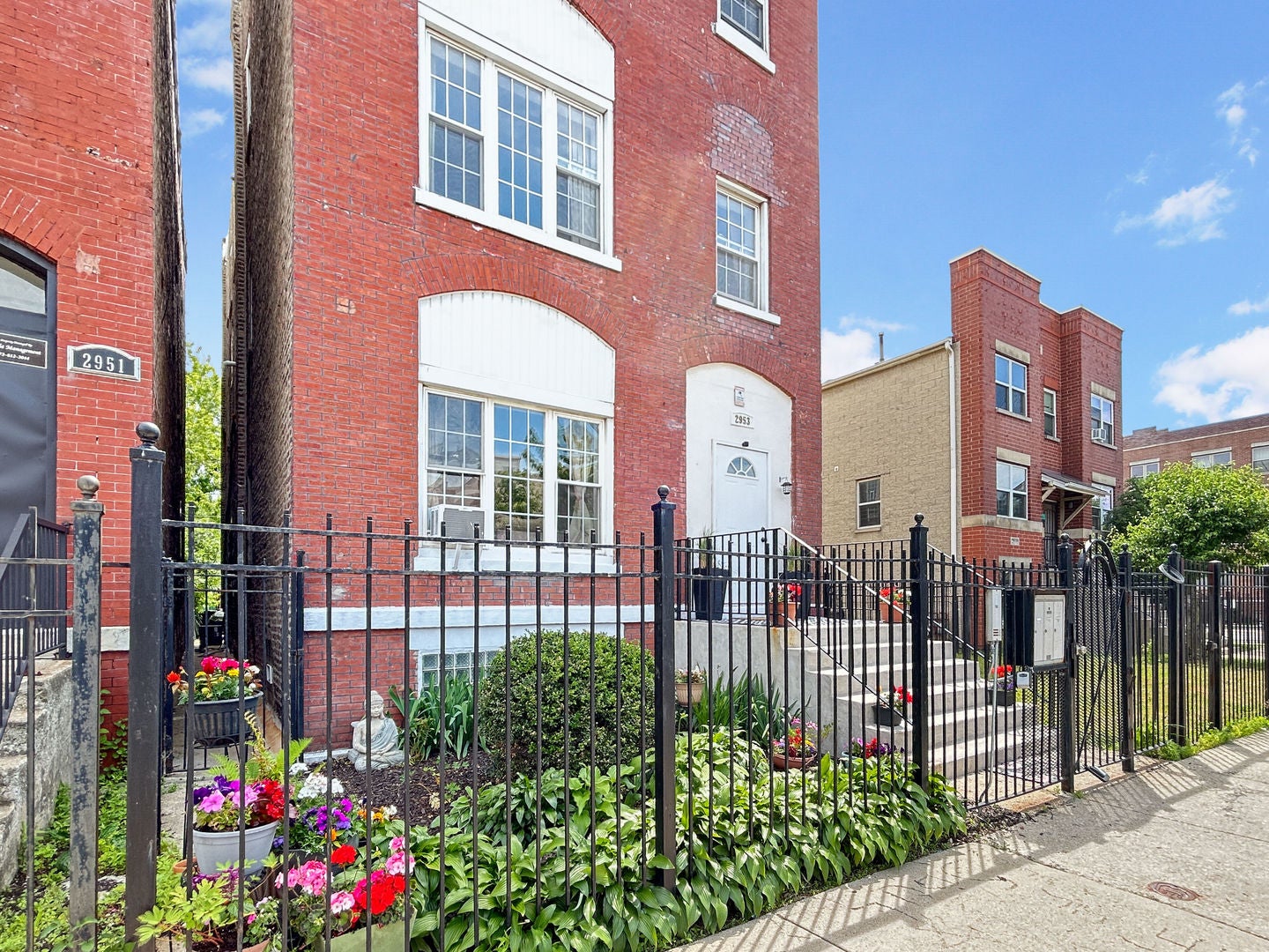 2953 W Warren Boulevard 1