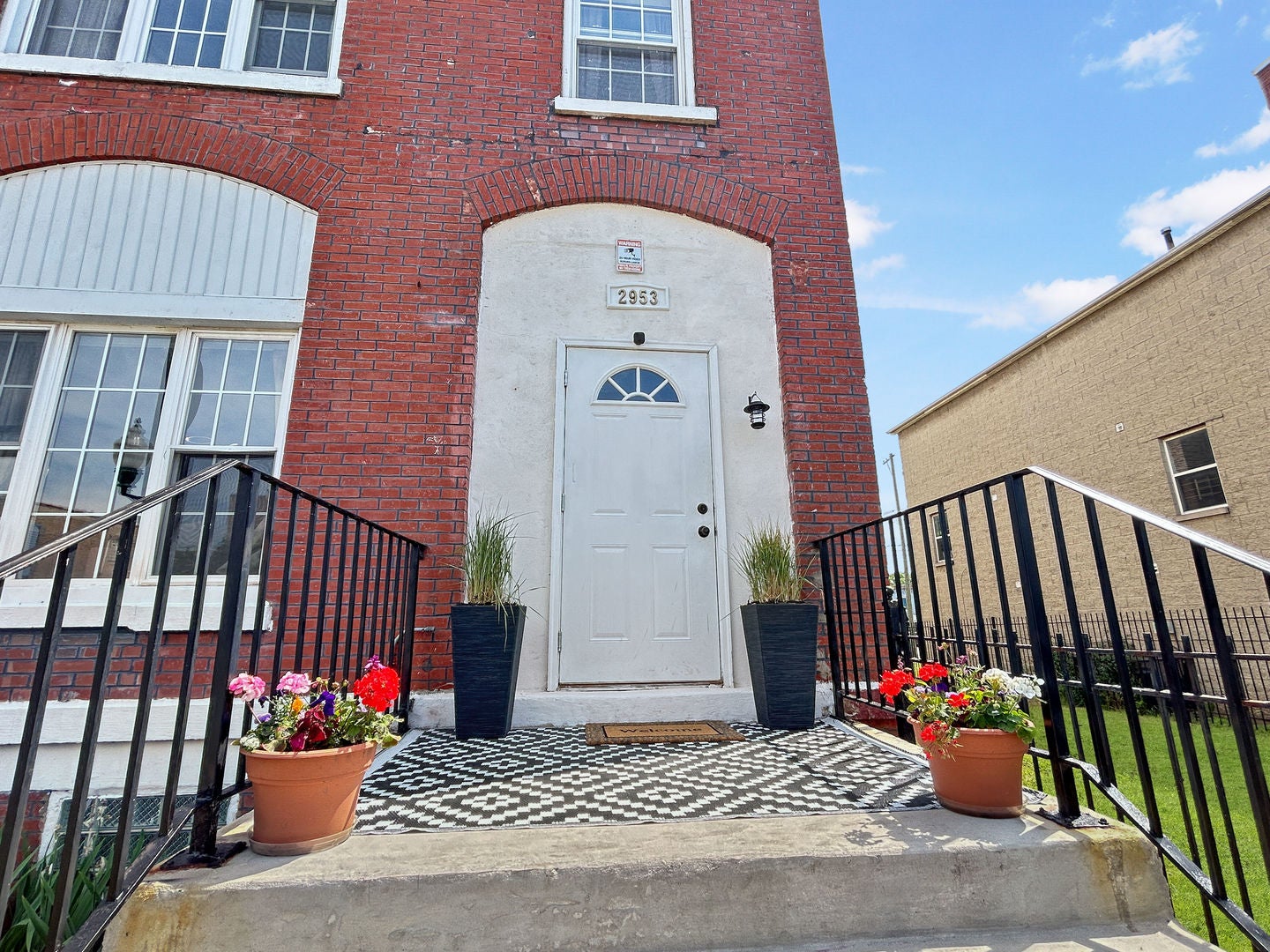 2953 W Warren Boulevard 1