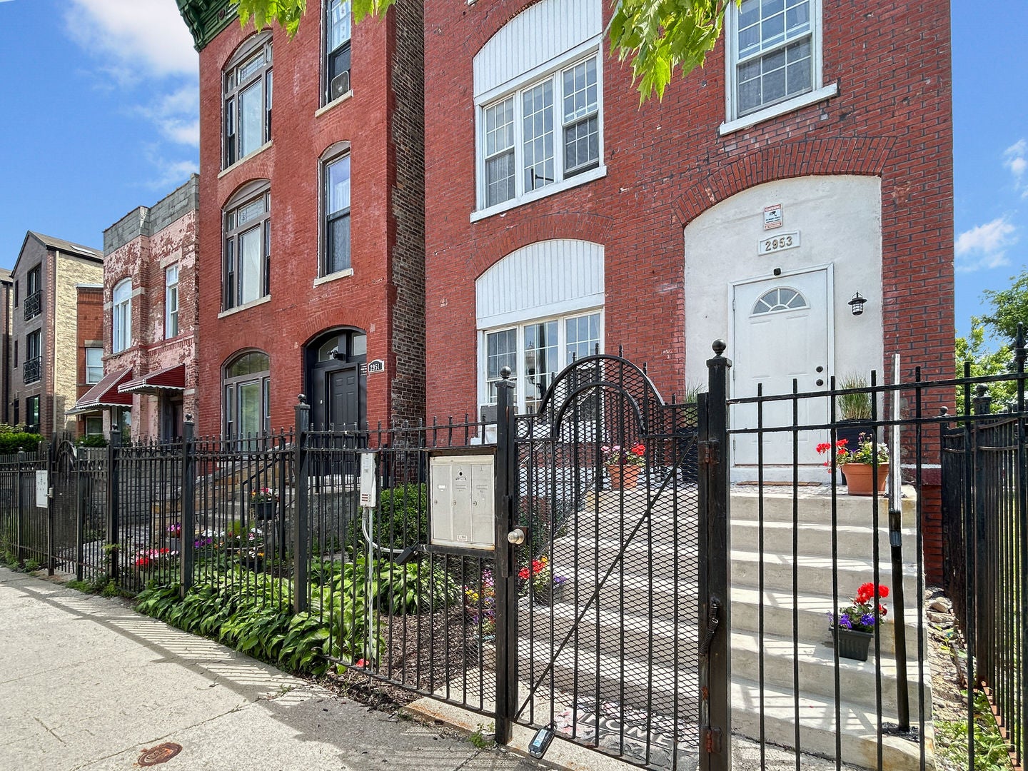 2953 W Warren Boulevard 1