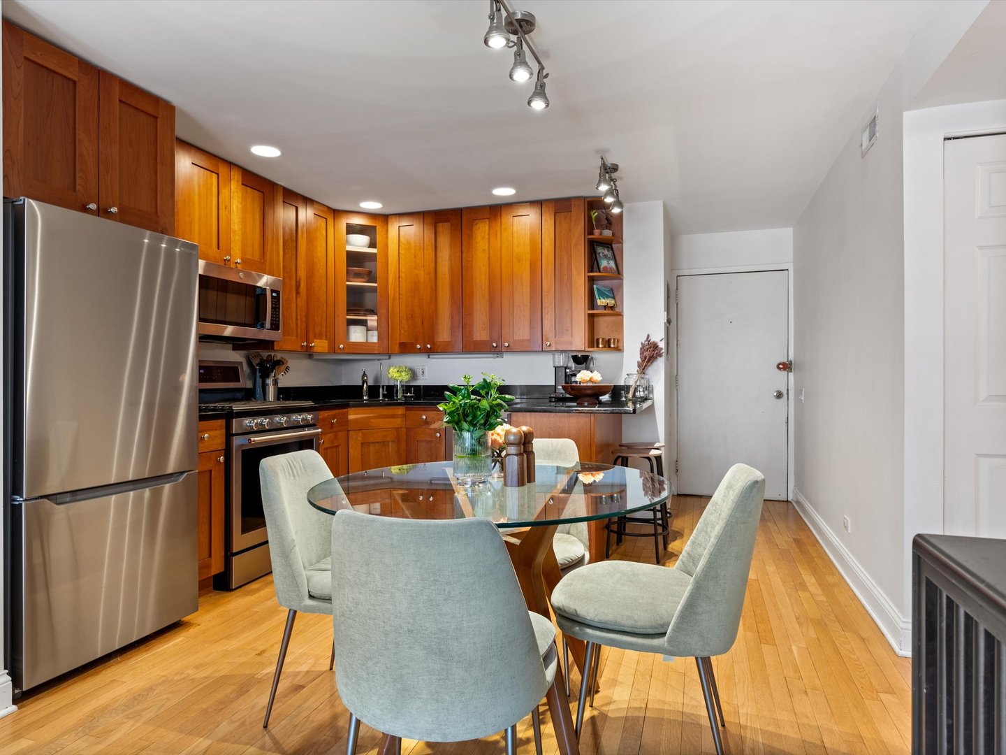 2140 N Lincoln Avenue 5306