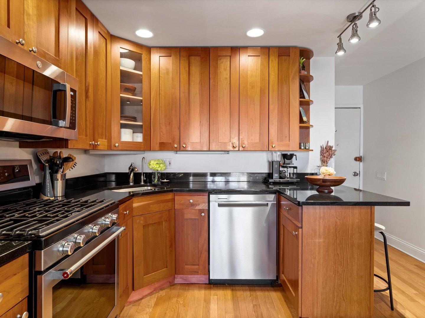 2140 N Lincoln Avenue 5306