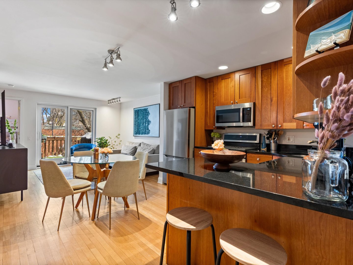 2140 N Lincoln Avenue 5306