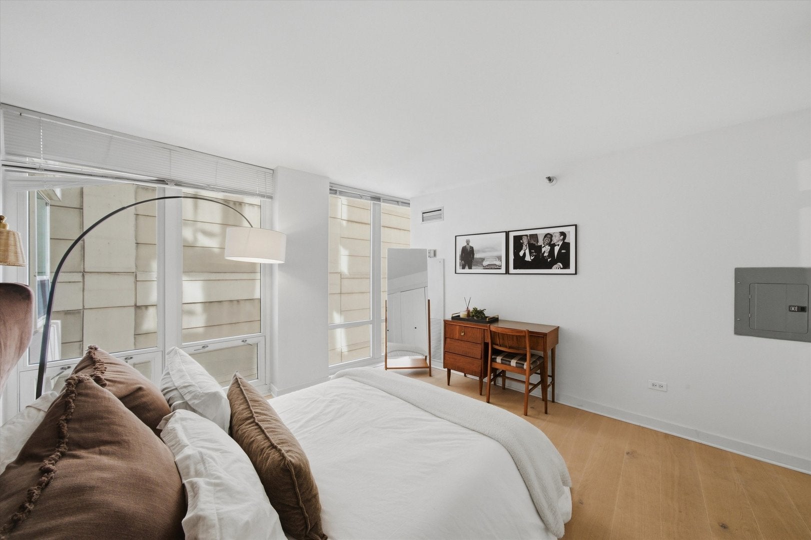 345 N LaSalle Drive 806