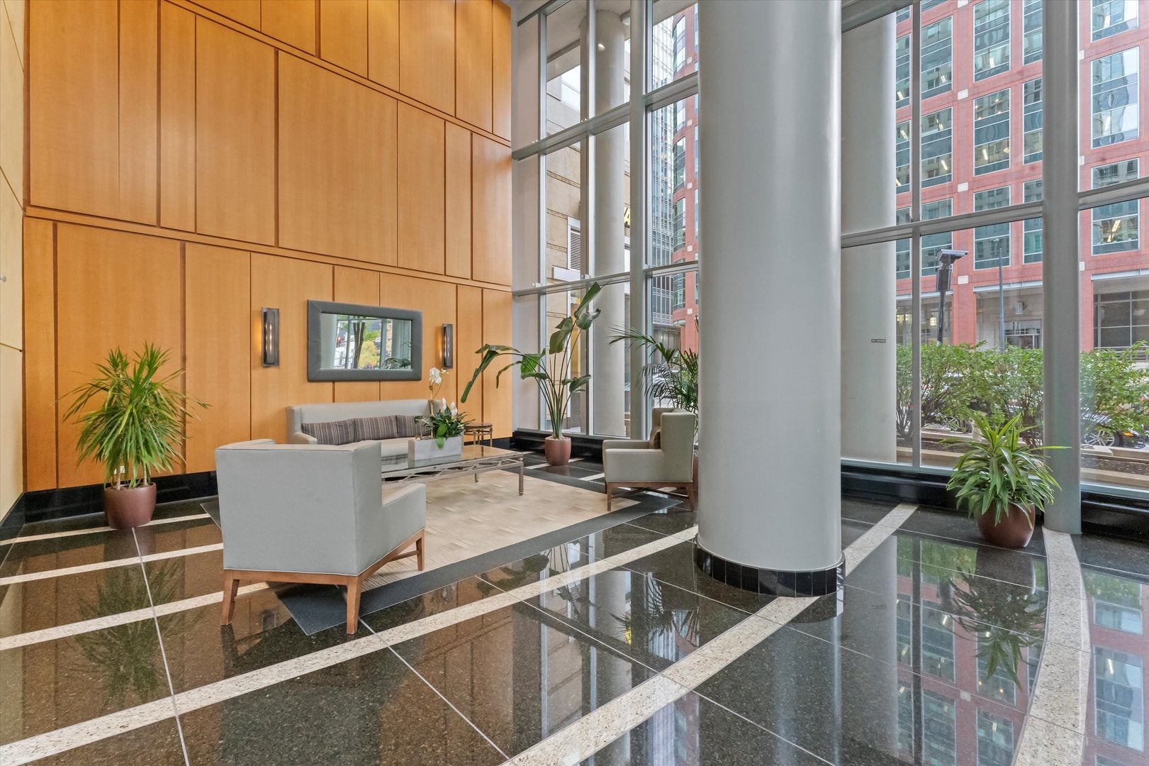 345 N LaSalle Drive 806