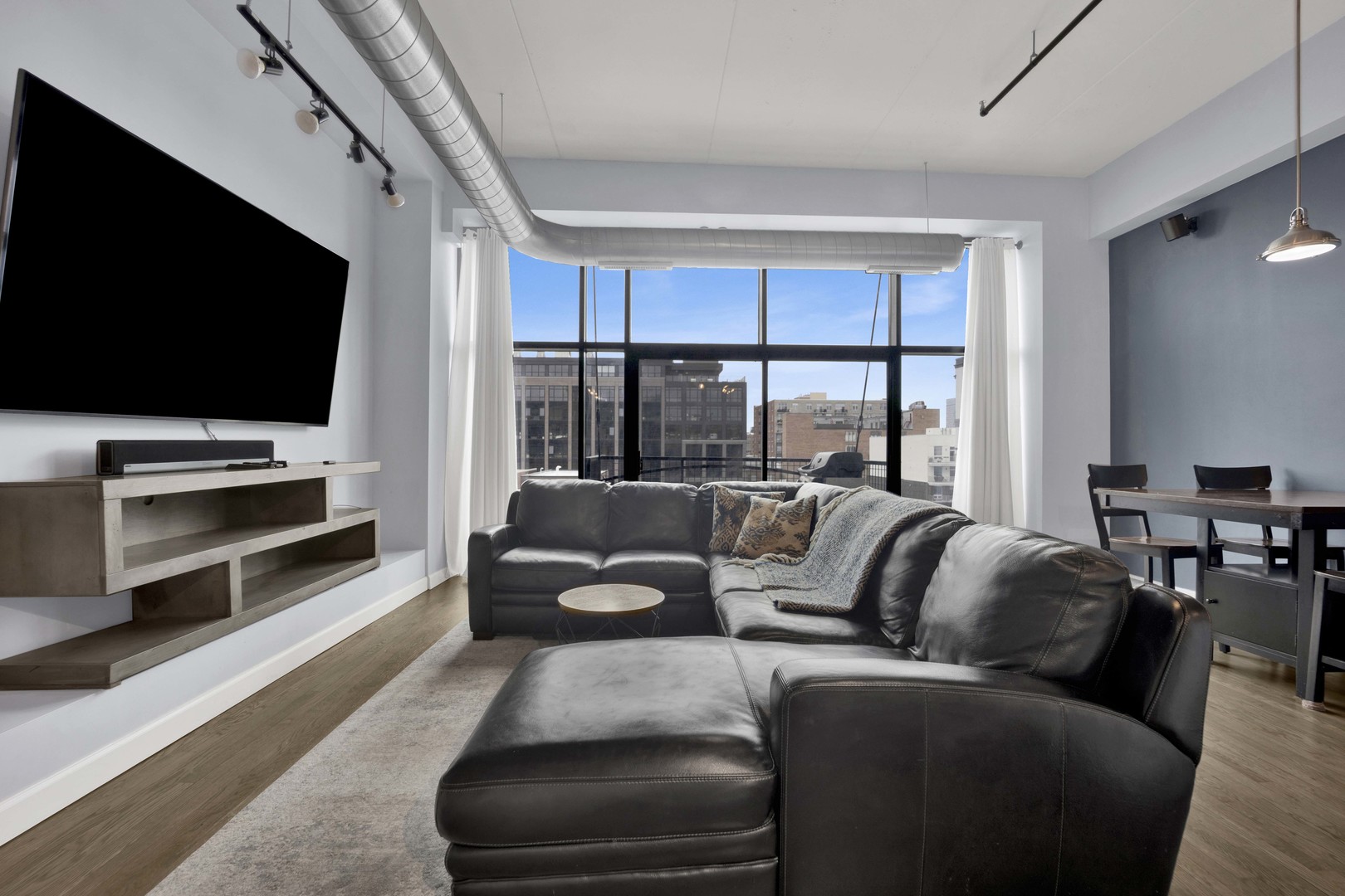 1224 W Van Buren Street 523