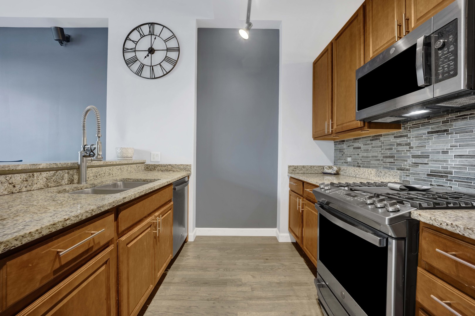 1224 W Van Buren Street 523