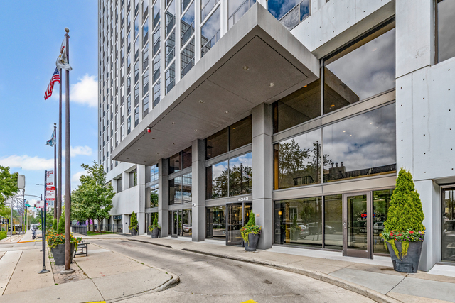 4343 N CLARENDON Avenue 2313
