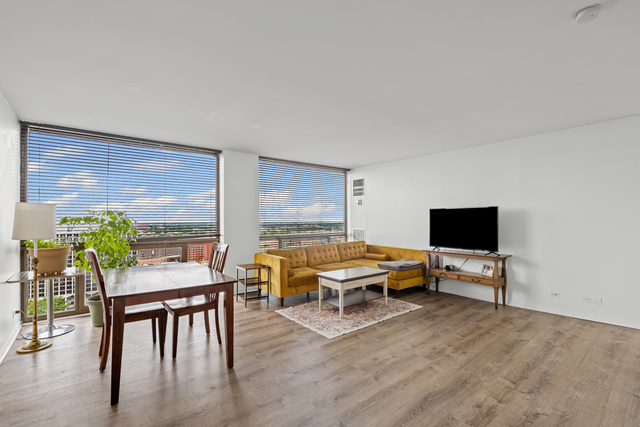 4343 N CLARENDON Avenue 2313