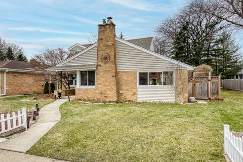 Photo of 7934 Lotus Avenue, Morton Grove, IL 60053 (MLS # 12591434)